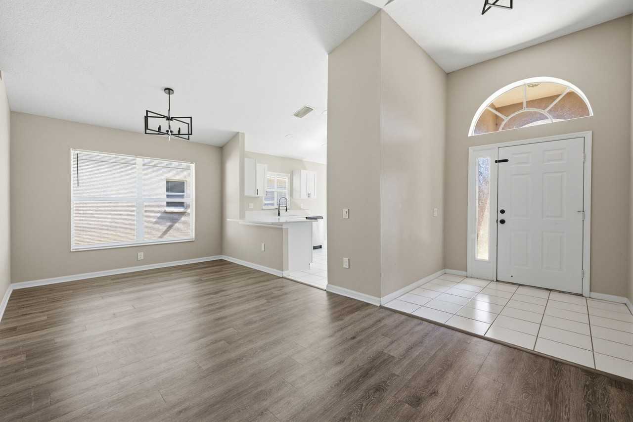 8636 Manassas Rd - Photo 5 of 22