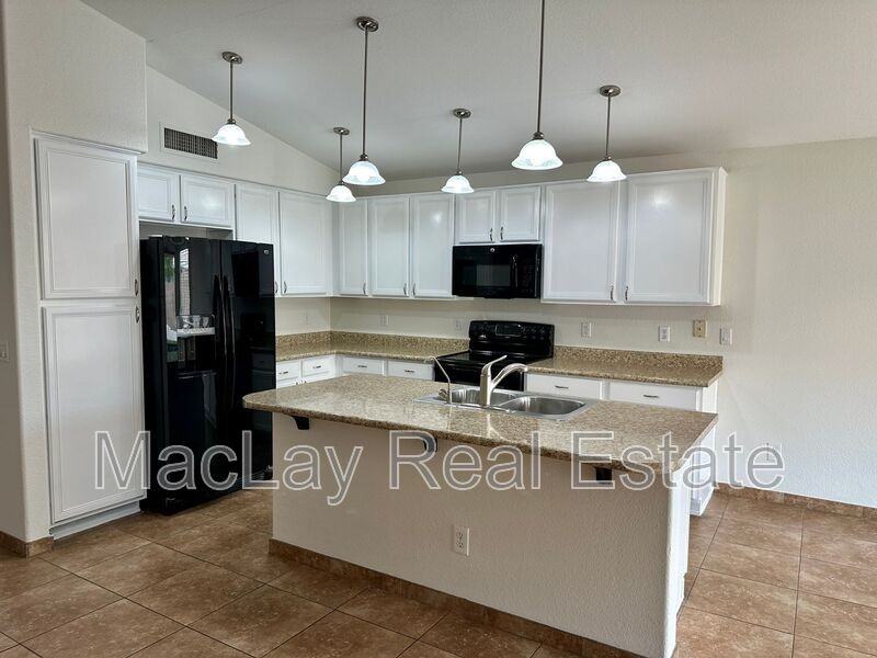 1704 E Heather Ave - Photo 3 of 19