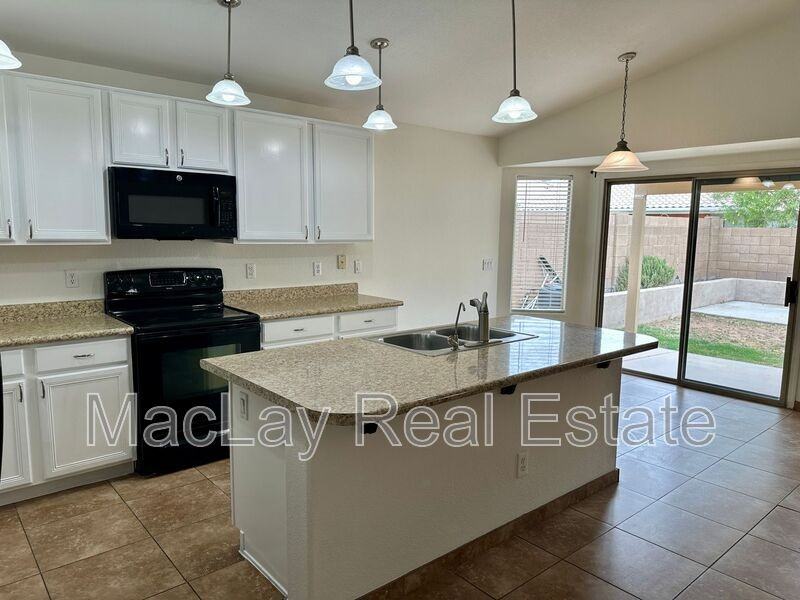 1704 E Heather Ave - Photo 4 of 19