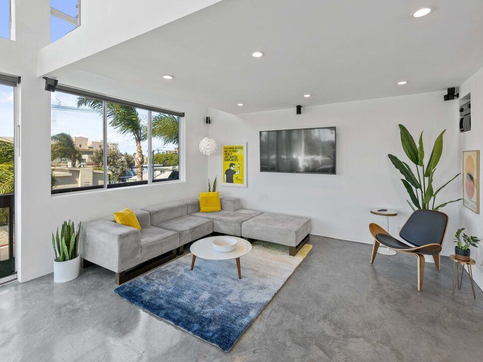100 S Venice Blvd #9 - Photo 2 of 12