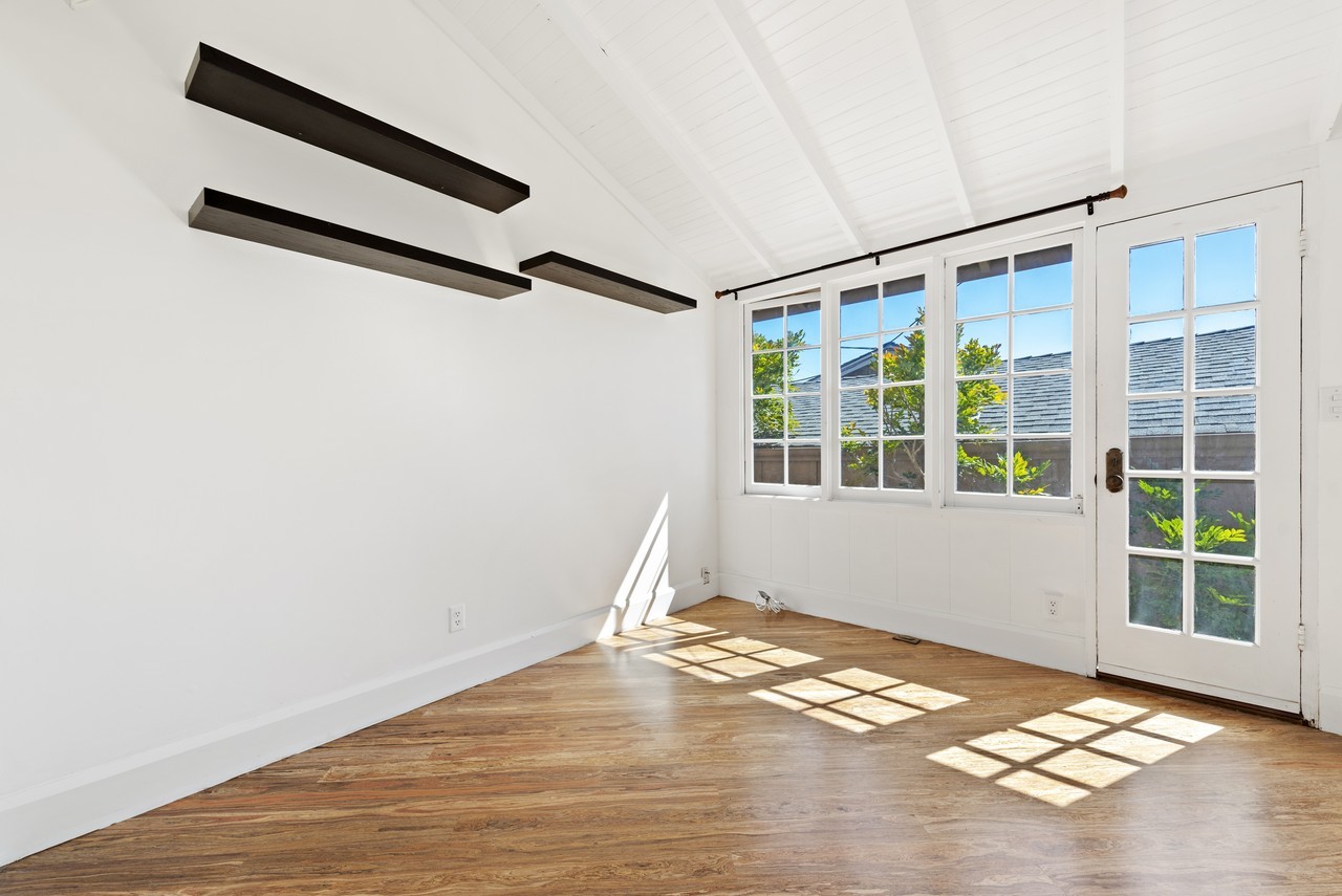 350 Oak St - Photo 6 of 8