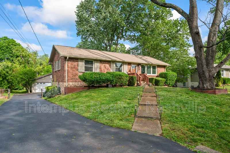 7020 Bonnamere Dr - Photo 2 of 32