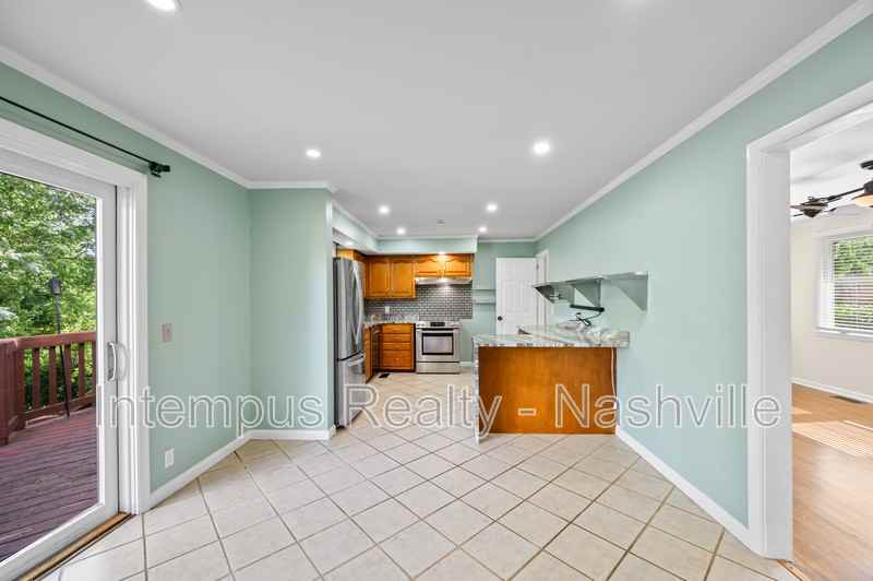 7020 Bonnamere Dr - Photo 6 of 32