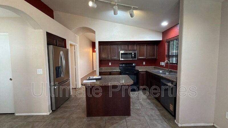 9856 W Salter Dr - Photo 4 of 10