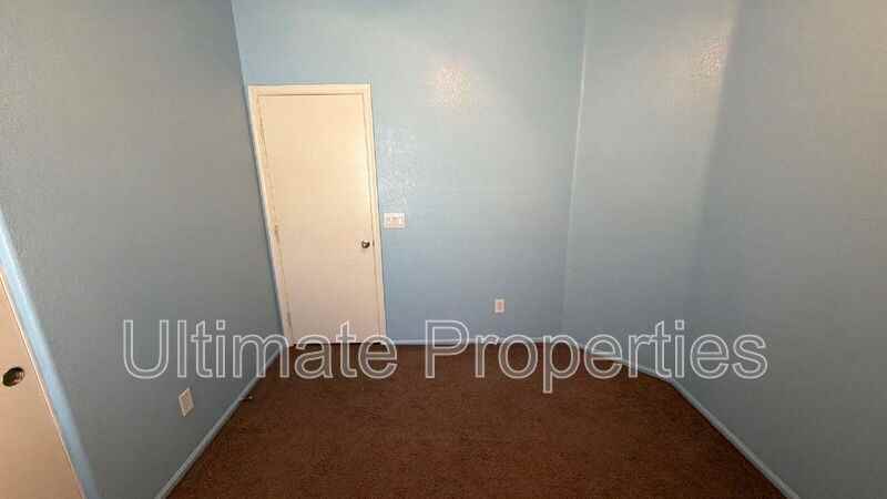 9856 W Salter Dr - Photo 7 of 10