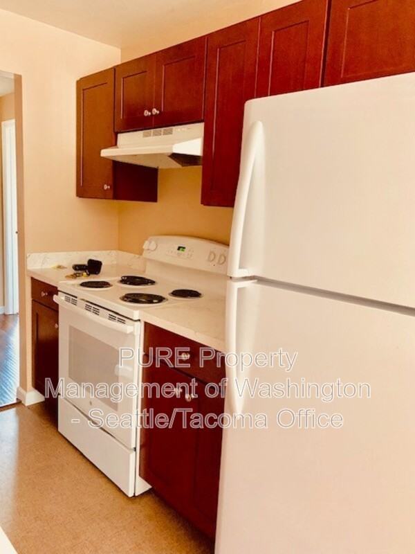 7919 35th Ave Sw #103 - Photo 4 of 13