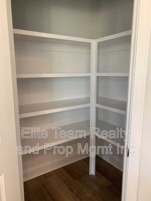 5072 Moselle Ave - Photo 3 of 17