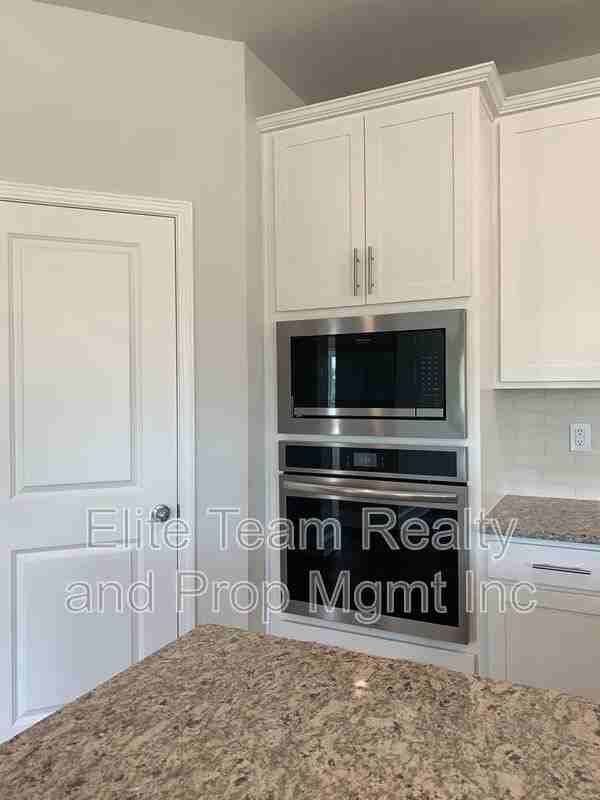 5072 Moselle Ave - Photo 6 of 17