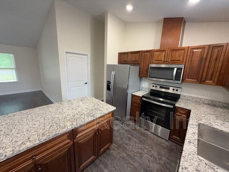 4025 Brittany Ln - Photo 5 of 19