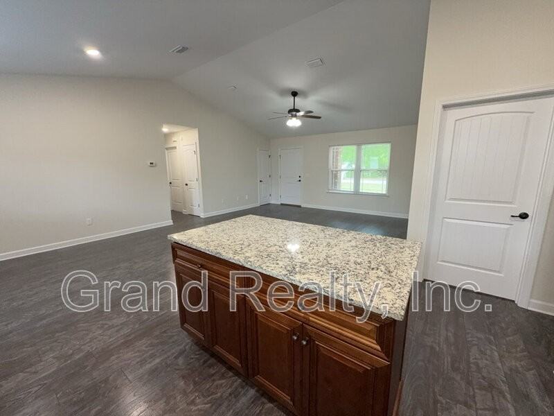 4025 Brittany Ln - Photo 6 of 19