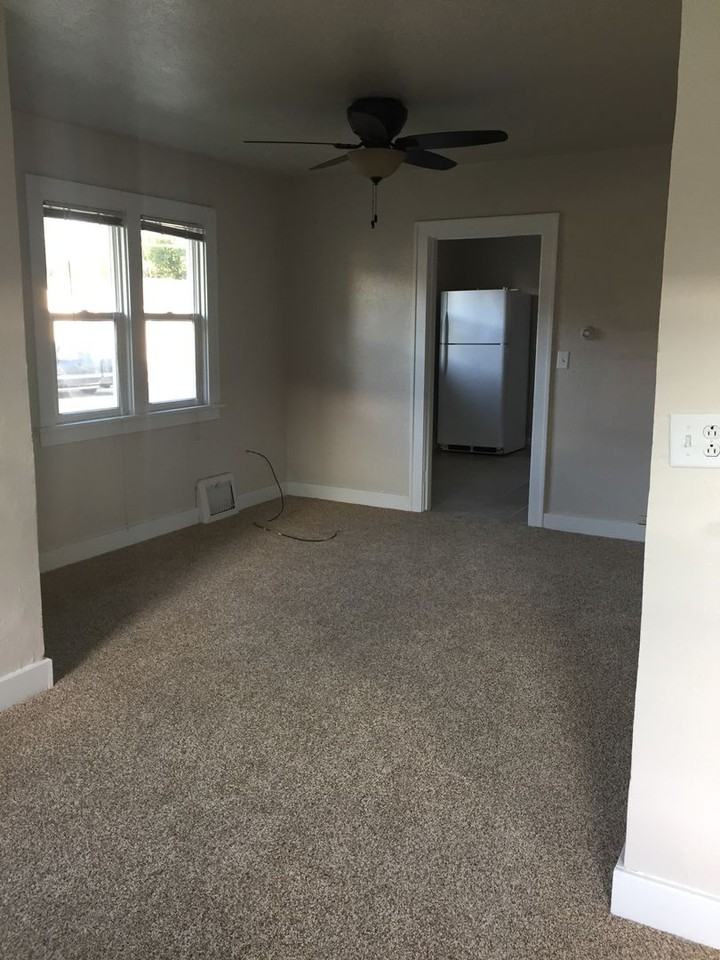 1121 N 12th - Photo 5 of 19