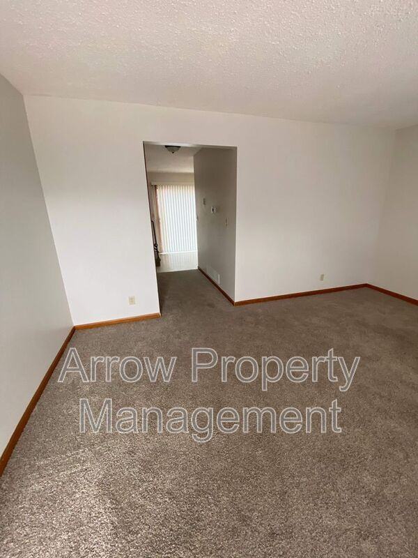 1226 S Jackson St - Photo 3 of 14