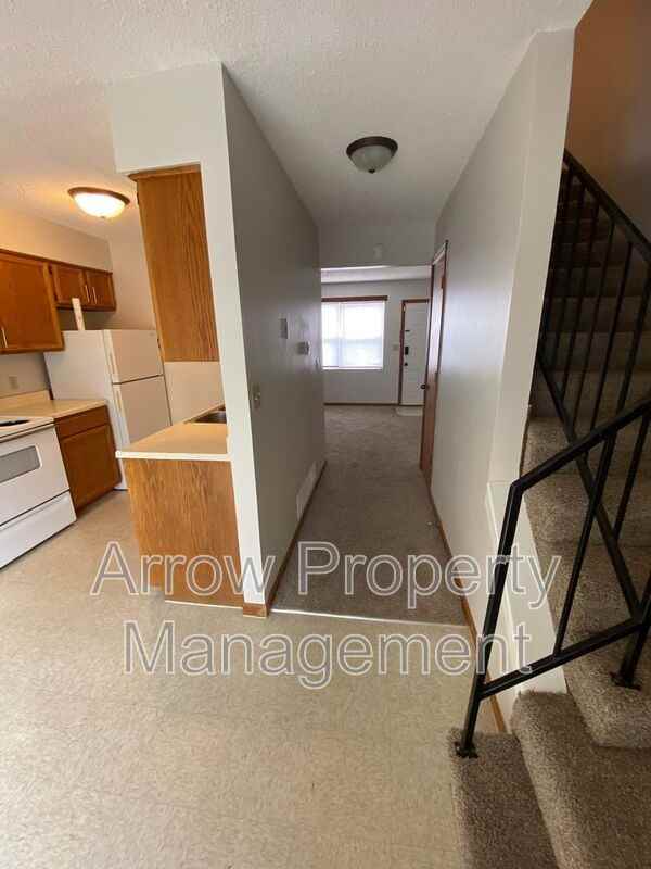 1226 S Jackson St - Photo 4 of 14