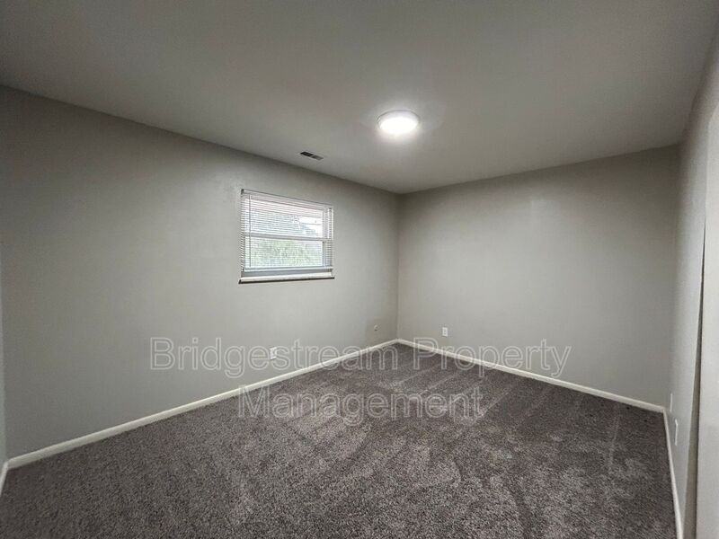 7835 N Main St #8 - Photo 5 of 14