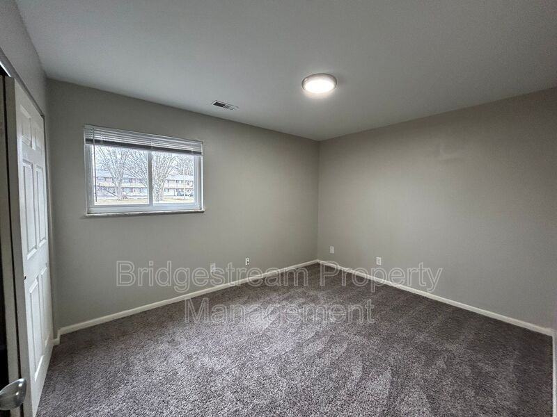 7835 N Main St #8 - Photo 6 of 14