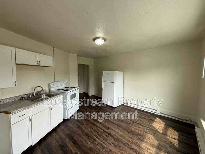 21 - Photo 2 of 6