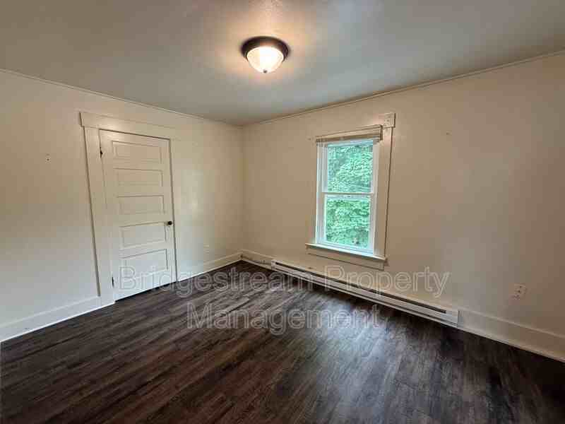 21 - Photo 4 of 6