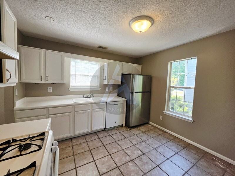 1423 Shiloh Way Nw - Photo 5 of 28