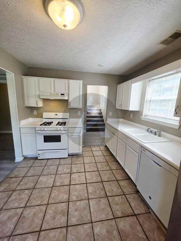 1423 Shiloh Way Nw - Photo 7 of 28