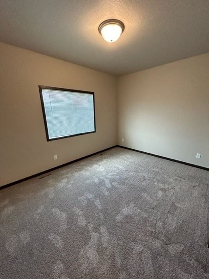 3062 39th Ave S - Photo 5 of 16