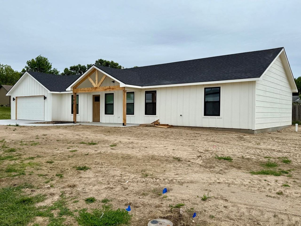 765 N Kansas Ct - Photo 2 of 26