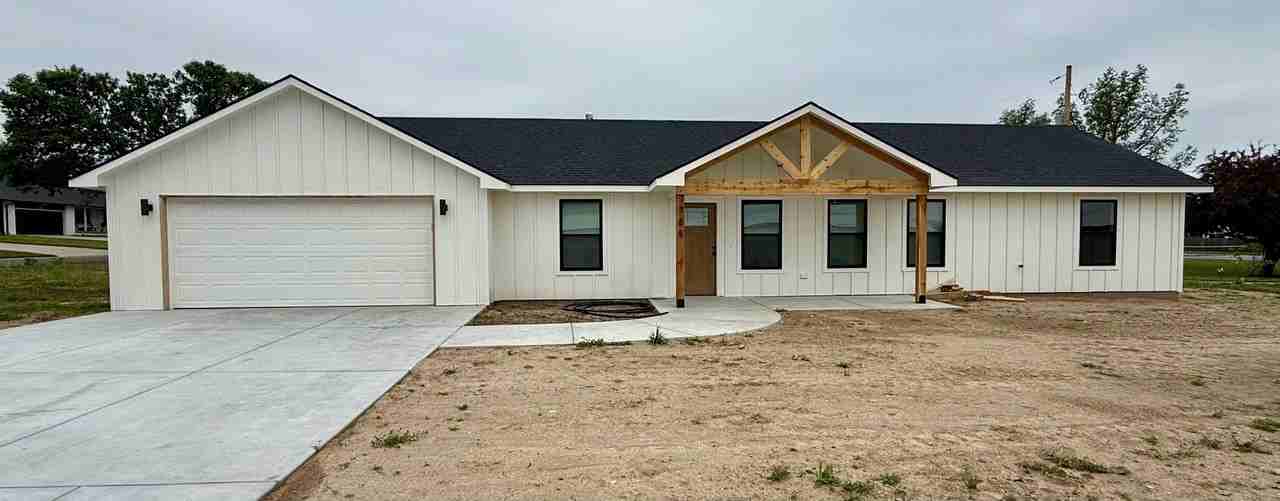 765 N Kansas Ct - Photo 3 of 26