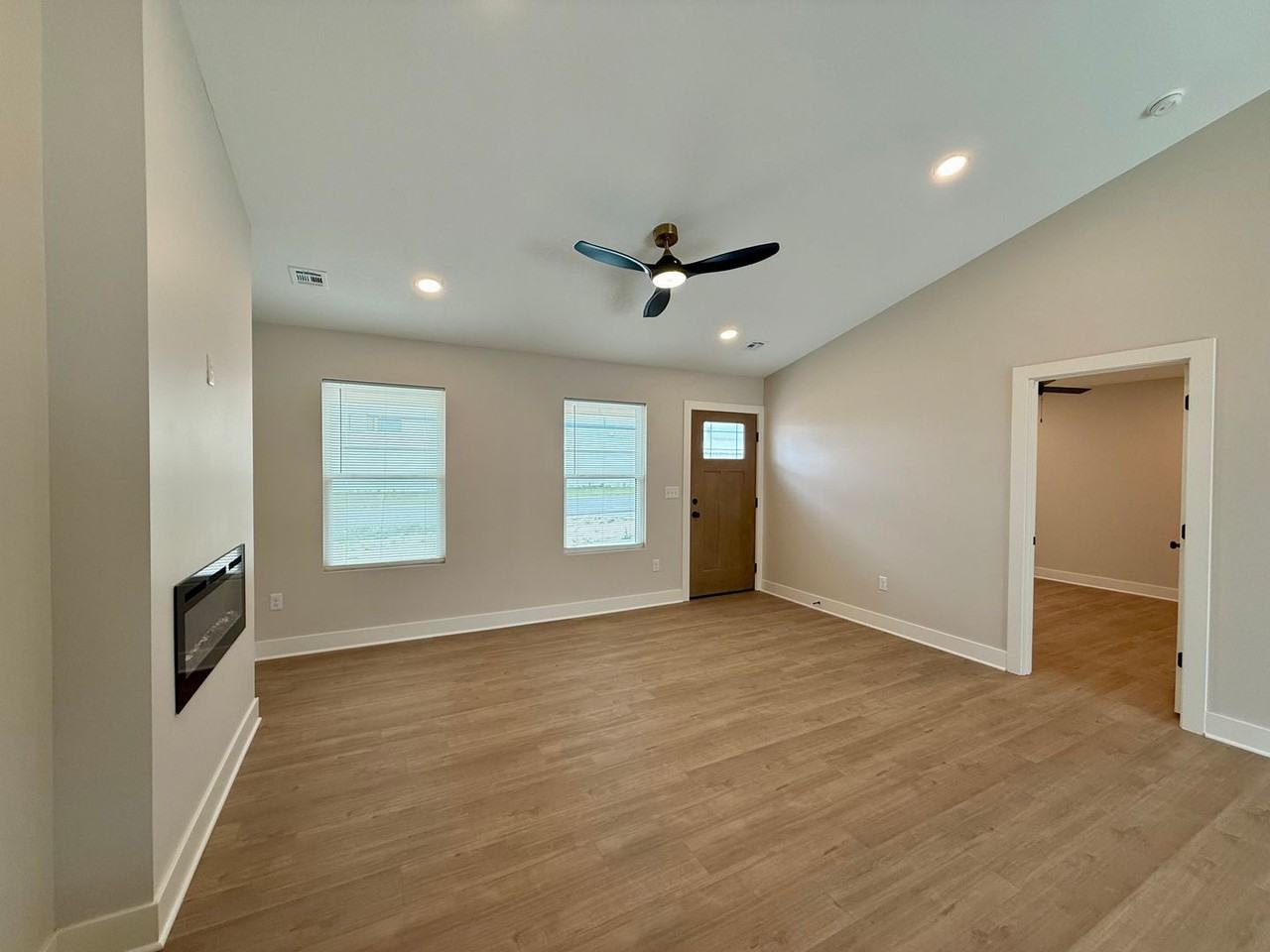 765 N Kansas Ct - Photo 4 of 26