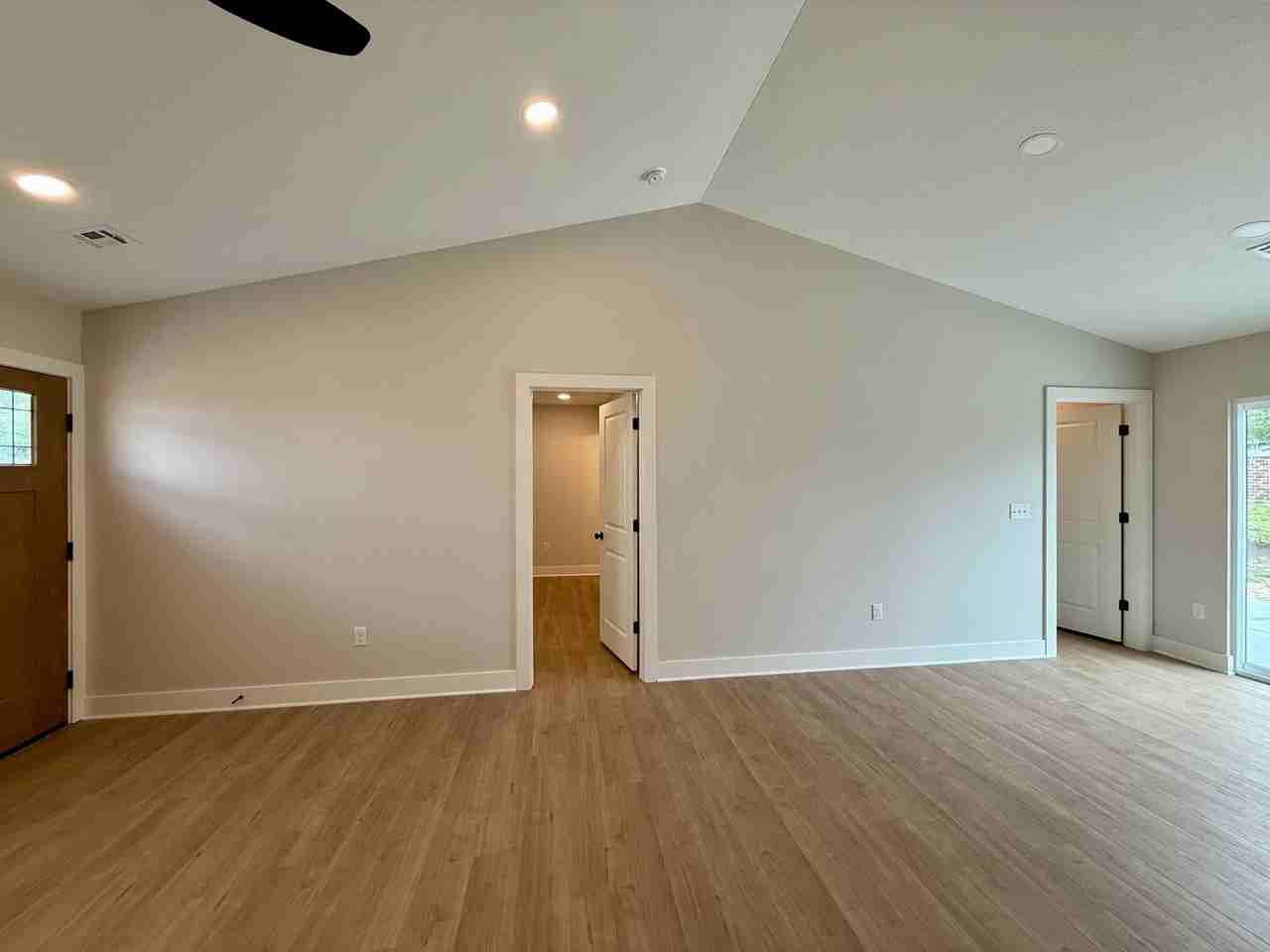 765 N Kansas Ct - Photo 5 of 26