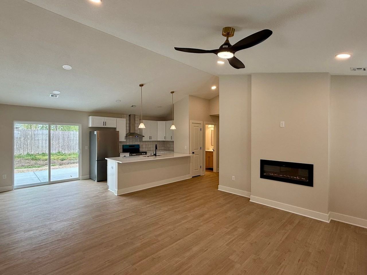 765 N Kansas Ct - Photo 6 of 26