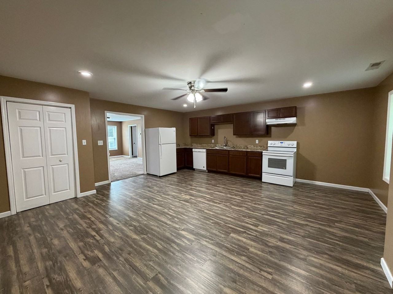 1037 Carson Rd Se - Photo 4 of 12