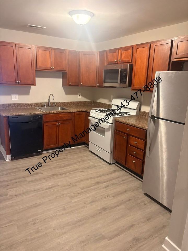 437 N Montford Ave - Photo 3 of 8