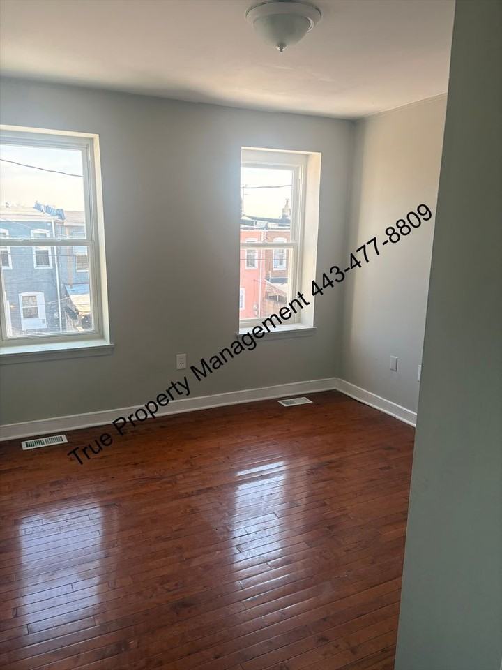 437 N Montford Ave - Photo 4 of 8