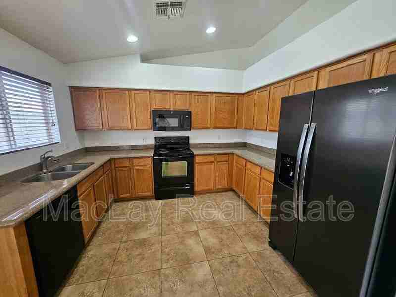 2193 E Brooks St - Photo 3 of 18
