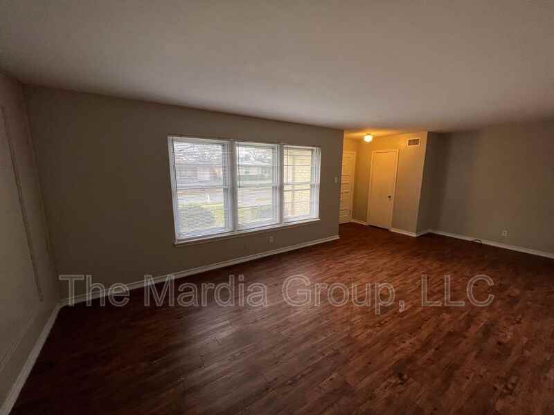 9302 Piper Ln - Photo 4 of 14