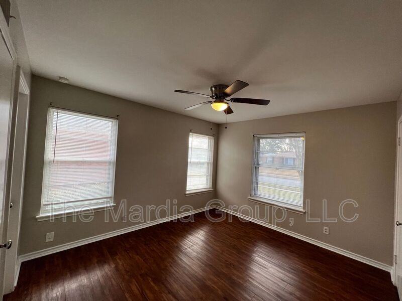 9302 Piper Ln - Photo 6 of 14