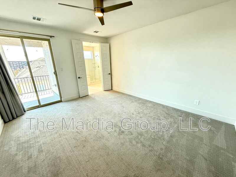4916 Broadway Dr - Photo 2 of 20