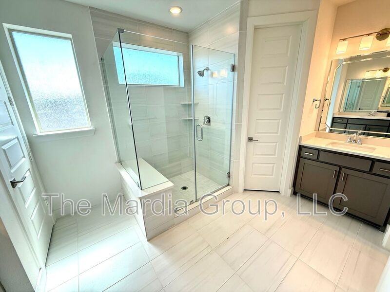 4916 Broadway Dr - Photo 3 of 20