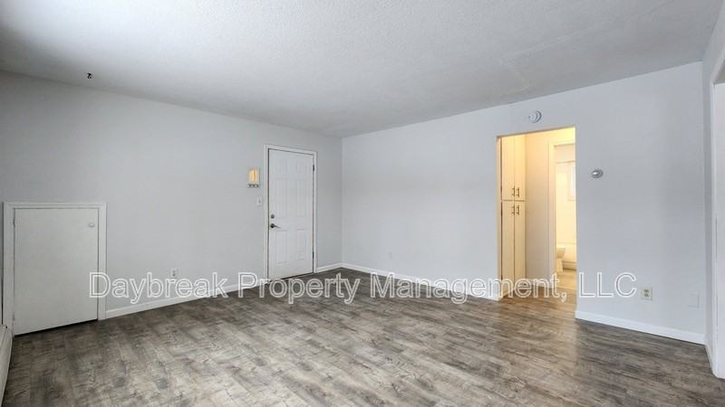 811 7th Ave N - Photo 3 of 13