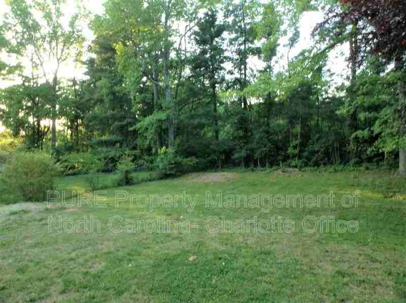 5221 Delivau Dr - Photo 7 of 8