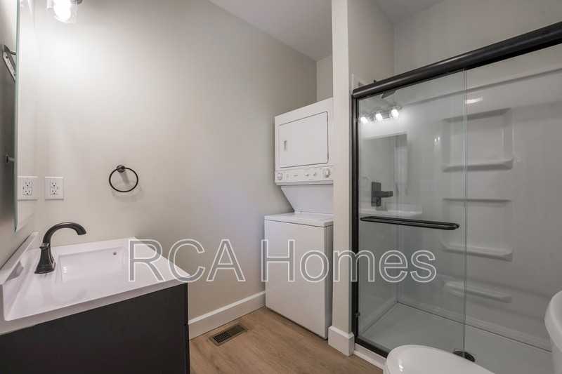 909 Saint Peter St - Photo 4 of 15