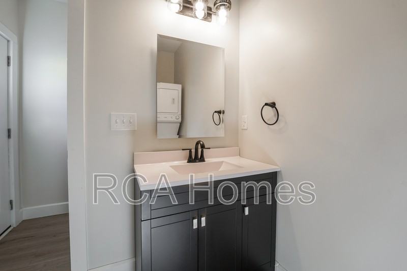 909 Saint Peter St - Photo 5 of 15
