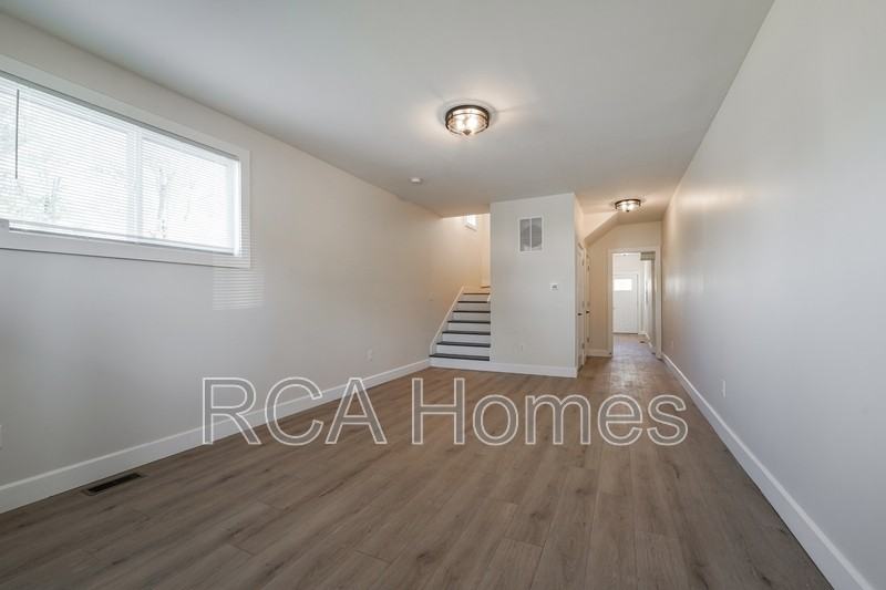 909 Saint Peter St - Photo 6 of 15