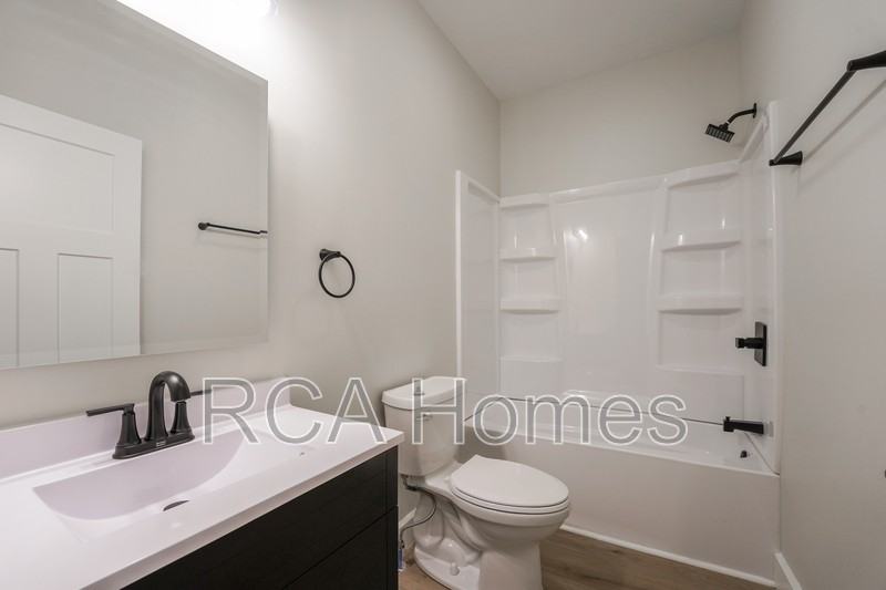909 Saint Peter St - Photo 7 of 15