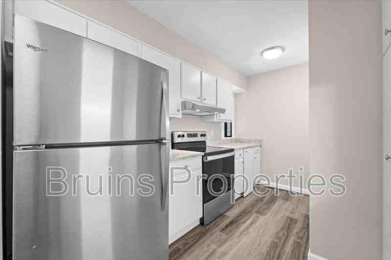 1504 Benjamin Pkwy #C1 - Photo 5 of 36