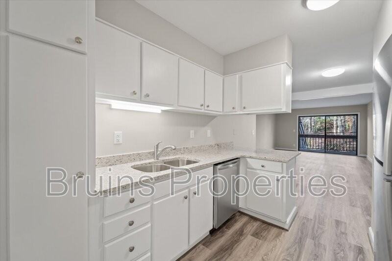 1504 Benjamin Pkwy #C1 - Photo 7 of 36