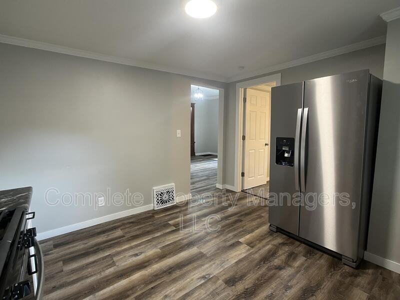930 S Broadway Ave - Photo 2 of 18