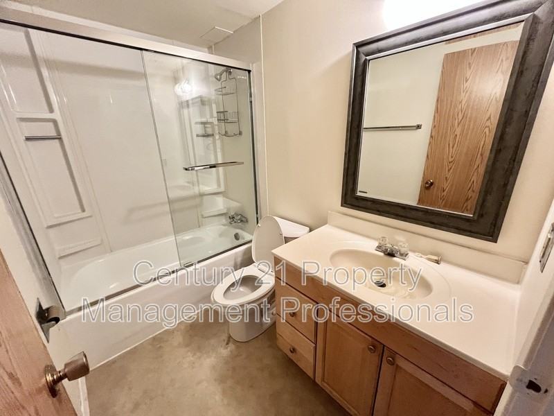 10824-112 Street Nw #204 - Photo 4 of 14