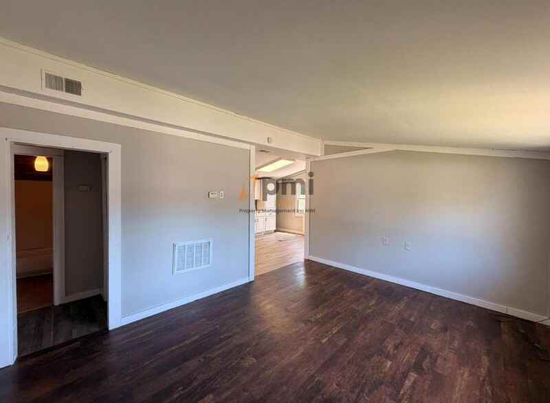 416 Van Buren Ave - Photo 4 of 15
