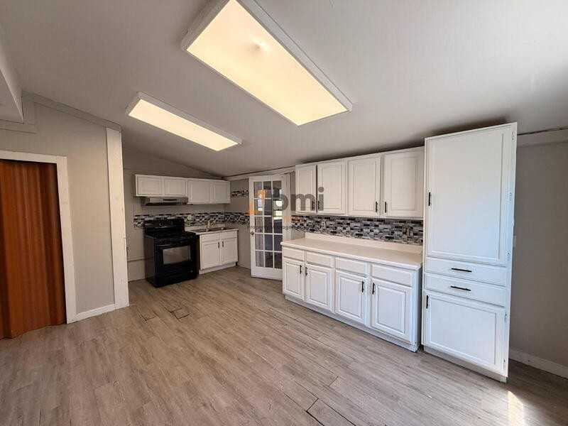 416 Van Buren Ave - Photo 5 of 15