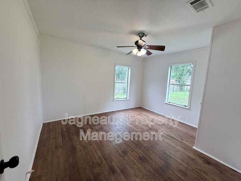 807 Camelia St - Photo 3 of 9